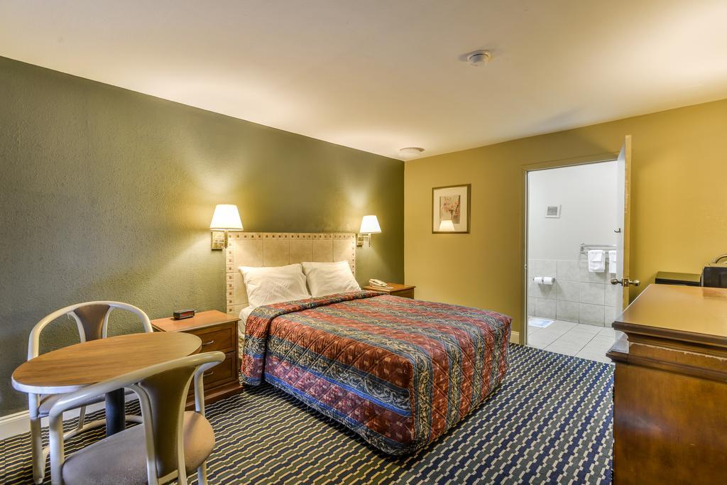 Wake Inn Raleigh Exterior foto